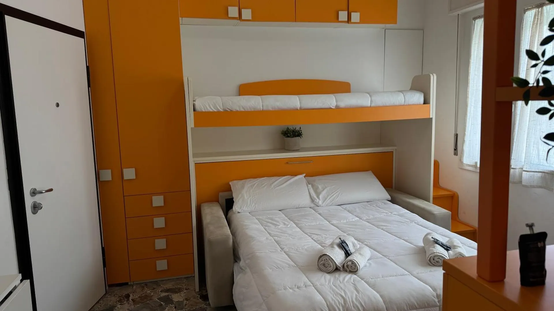 200M From The Sea, Beach Place Included Jesolo
